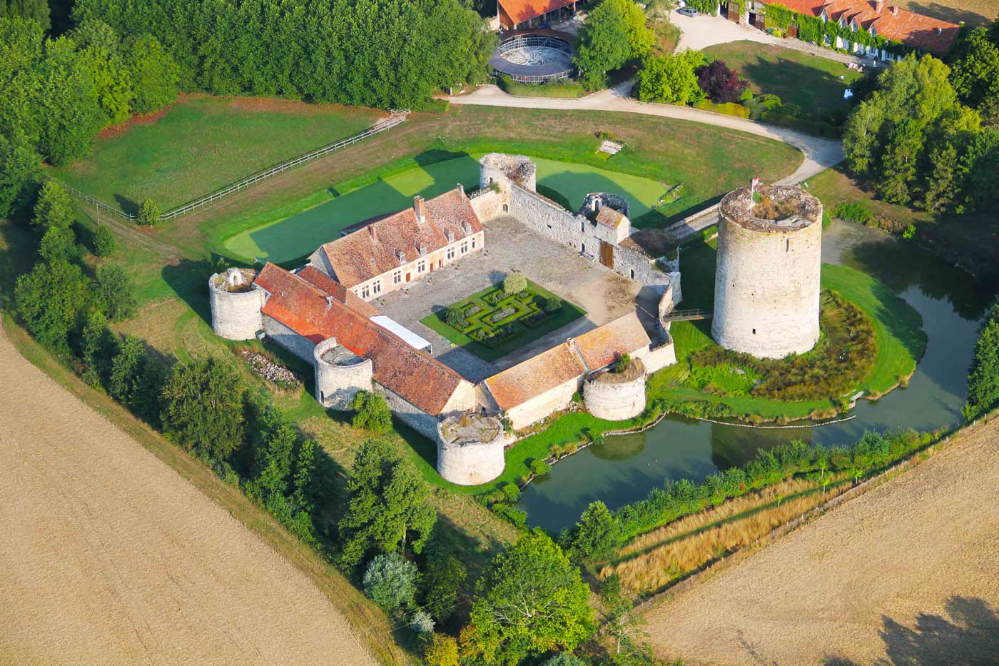 château de Nesles-en-Dôle, Aquilon, Aquilon Découverte, Aisne, Soissons, Château-Thierry, portes de la Champagne, visite, randonnée, histoire, architecture, archéologie, tourisme, famille, comité d'entreprise, groupe, château